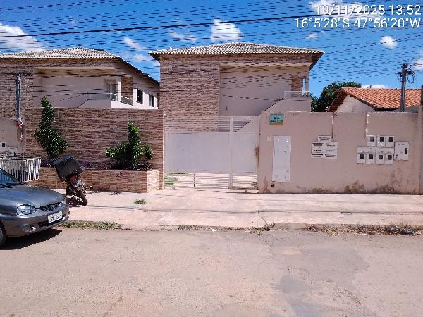 Vende-se em Cidade Ocidental-GO  apto, 1154.86 de área total, 51.84 de área privativa,  2_qto(s), a.serv, WC, 1_sala(s), cozinha, 1_vaga(s) de garagem.