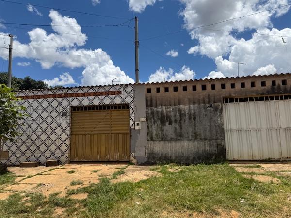 Vende-se em Luziania-GO  Casa, 59.85 de área total, 59.85 de área privativa, 180.00 de área do terreno,  2_qto(s), varanda, a.serv, WC, 1_sala(s), cozinha, Terraco.