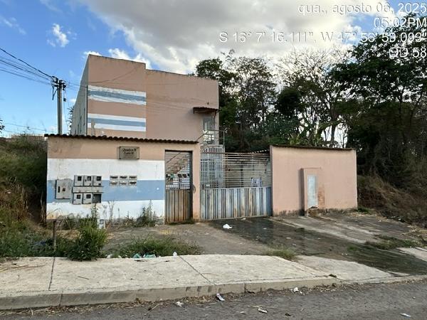 Vende-se em Cidade Ocidental-GO  apto, 86.70 de área total, 51.73 de área privativa,  2_qto(s), varanda, WC, 1_sala(s), cozinha, 1_vaga(s) de garagem.