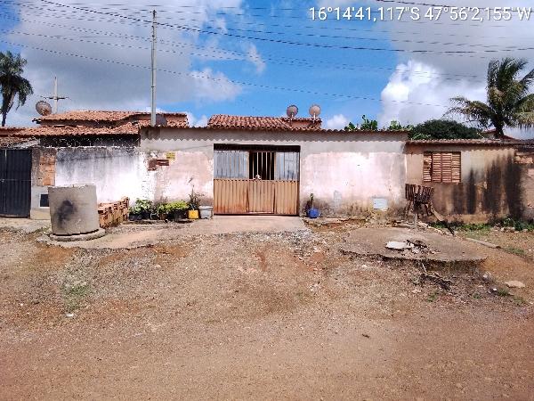 Vende-se em Luziania-GO  Casa, 63.40 de área total, 63.40 de área privativa, 129.13 de área do terreno,  2_qto(s), varanda, a.serv, WC, 1_sala(s), cozinha, 1_vaga(s) de garagem.