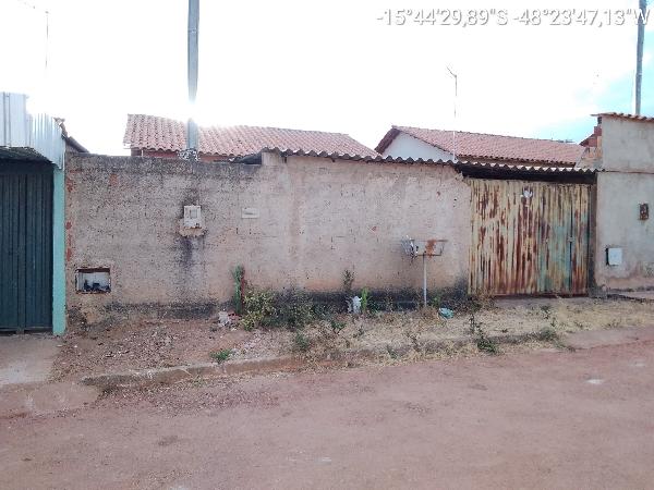 Vende-se em Cocalzinho De Goias-GO  Casa, 47.50 de área privativa, 180.00 de área do terreno,  2_qto(s), WC, 1_sala(s), cozinha.