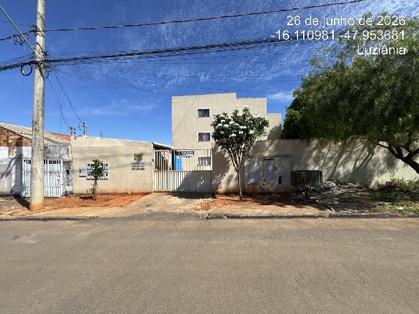 Vende-se em Cidade Ocidental-GO  apto, 61.52 de área total, 61.52 de área privativa,  3_qto(s), a.serv, WC, 1_sala(s), cozinha, 1_vaga(s) de garagem.