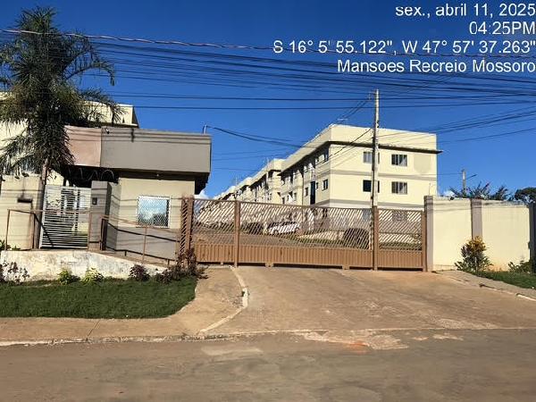 Vende-se em Cidade Ocidental-GO  apto, 97.88 de área total, 49.84 de área privativa,  2_qto(s), varanda, a.serv, WC, 1_sala(s), cozinha, 1_vaga(s) de garagem.