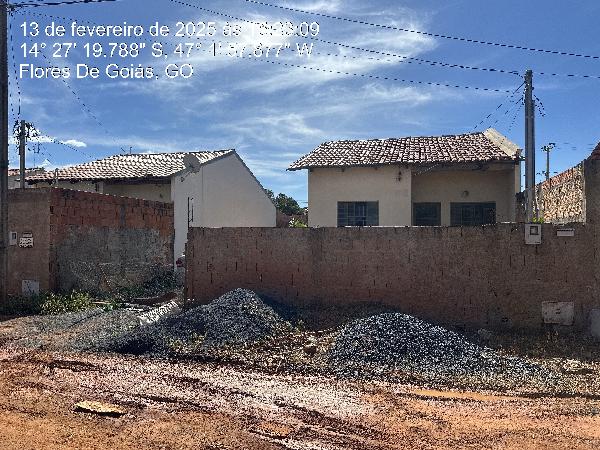 Vende-se em Flores De Goias-GO  Casa, 48.22 de área privativa, 180.00 de área do terreno,  2_qto(s), a.serv, WC, 1_sala(s), cozinha, 1_vaga(s) de garagem.