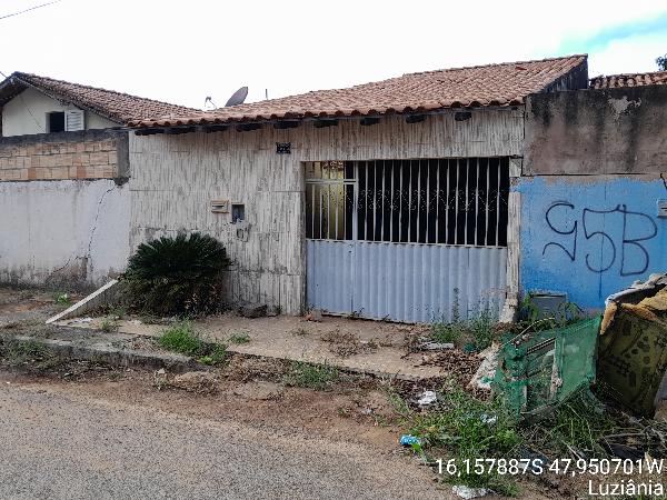 Vende-se em Luziania-GO  Casa, 57.75 de área total, 57.75 de área privativa, 180.00 de área do terreno,  2_qto(s), varanda, a.serv, WC, 1_sala(s), cozinha, 1_vaga(s) de garagem.