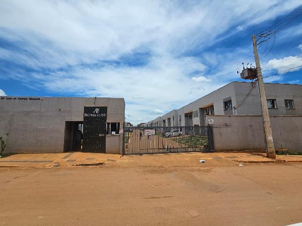 Vende-se em Cidade Ocidental-GO  apto, 110.11 de área total, 56.42 de área privativa,  2_qto(s), a.serv, WC, 1_sala(s), cozinha, 1_vaga(s) de garagem.