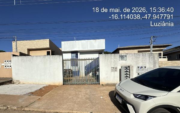 Vende-se em Cidade Ocidental-GO  apto, 76.67 de área total, 51.37 de área privativa,  2_qto(s), varanda, a.serv, WC, 1_sala(s), cozinha, 1_vaga(s) de garagem.