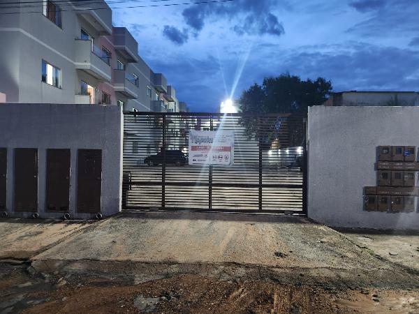 Vende-se em Cidade Ocidental-GO  apto, 82.18 de área total, 51.96 de área privativa,  2_qto(s), varanda, a.serv, WC, 1_sala(s), cozinha, 1_vaga(s) de garagem.