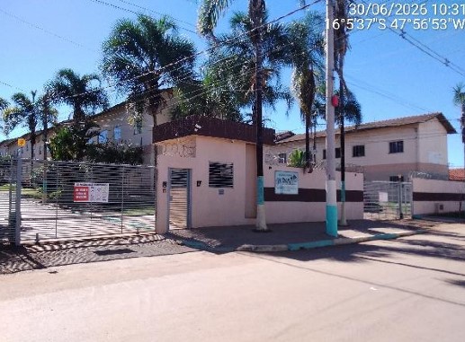 Vende-se em Cidade Ocidental-GO  apto, 92.49 de área total, 42.13 de área privativa,  2_qto(s), a.serv, WC, 1_sala(s), cozinha, 1_vaga(s) de garagem.