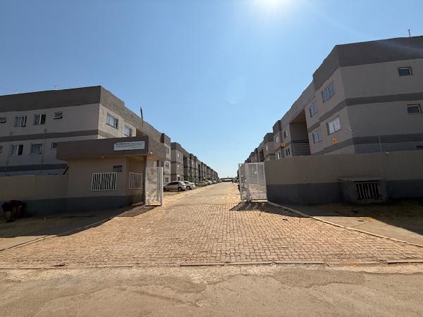 Vende-se em Cidade Ocidental-GO  apto, 82.66 de área total, 43.04 de área privativa,  2_qto(s), a.serv, WC, 1_sala(s), cozinha, 1_vaga(s) de garagem.