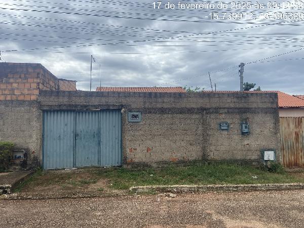 Vende-se em Cocalzinho De Goias-GO  Casa, 51.12 de área total, 51.12 de área privativa, 180.00 de área do terreno,  2_qto(s), a.serv, WC, 1_sala(s), cozinha, 1_vaga(s) de garagem.