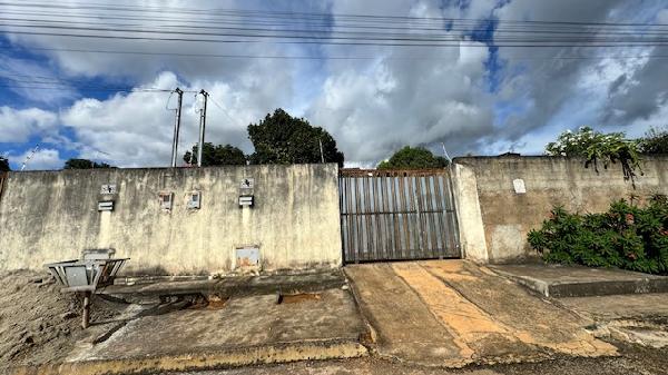 Vende-se em Luziania-GO  Casa, 69.54 de área total, 69.54 de área privativa, 180.00 de área do terreno,  2_qto(s), a.serv, WC, 1_sala(s), cozinha, 1_vaga(s) de garagem.