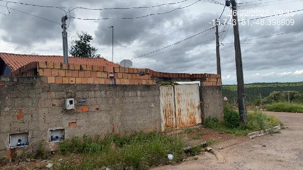 Vende-se em Cocalzinho De Goias-GO  Casa, 47.50 de área total, 47.50 de área privativa, 202.33 de área do terreno,  2_qto(s), a.serv, WC, 1_sala(s), cozinha, 1_vaga(s) de garagem.