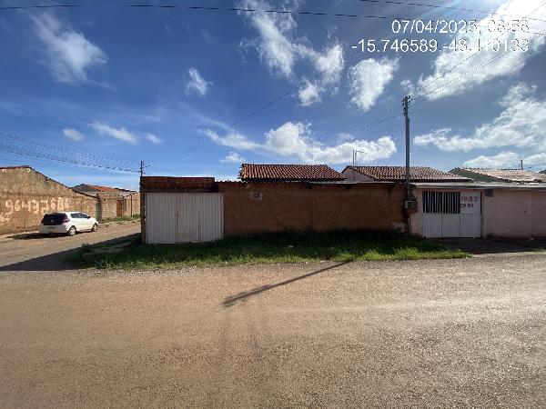 Vende-se em Cocalzinho De Goias-GO  Casa, 47.50 de área total, 47.50 de área privativa, 253.00 de área do terreno,  2_qto(s), a.serv, WC, 1_sala(s), cozinha, 1_vaga(s) de garagem.