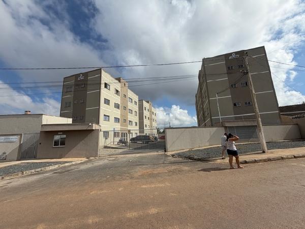Vende-se em Luziania-GO  apto, 78.72 de área total, 57.05 de área privativa,  2_qto(s), a.serv, WC, 1_sala(s), cozinha, 1_vaga(s) de garagem.