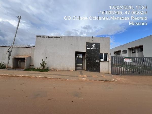 Vende-se em Cidade Ocidental-GO  apto, 105.04 de área total, 53.54 de área privativa,  2_qto(s), a.serv, WC, 1_sala(s), cozinha, 1_vaga(s) de garagem.