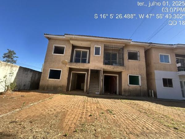 Vende-se em Cidade Ocidental-GO  apto, 89.64 de área total, 53.88 de área privativa,  2_qto(s), varanda, WC, 1_sala(s), cozinha.
