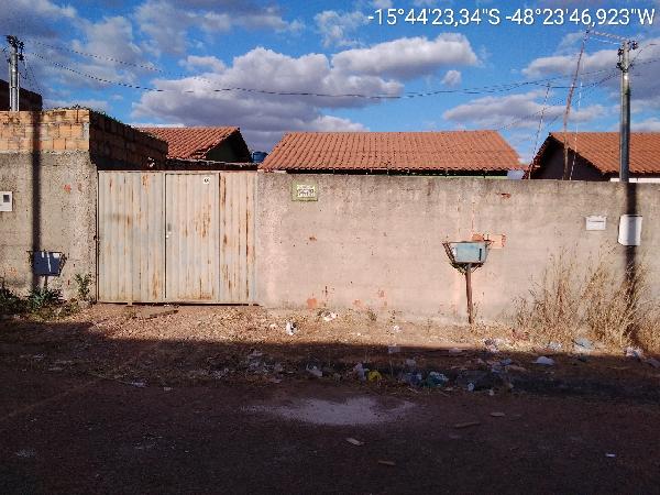 Vende-se em Cocalzinho De Goias-GO  Casa, 51.12 de área privativa, 180.00 de área do terreno,  2_qto(s), a.serv, WC, 1_sala(s), cozinha.