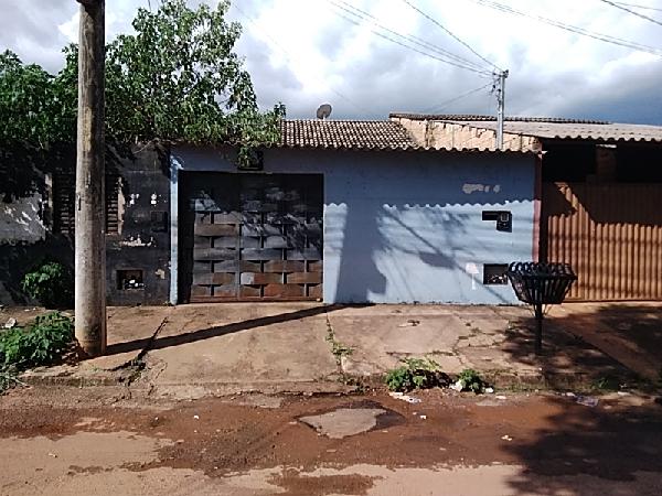 Vende-se em Luziania-GO  Casa, 63.64 de área total, 63.64 de área privativa, 180.00 de área do terreno,  2_qto(s), varanda, a.serv, WC, 1_sala(s), cozinha, 1_vaga(s) de garagem.