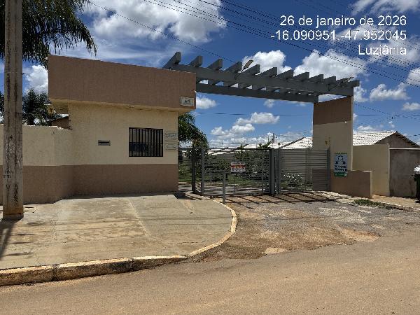 Vende-se em Cidade Ocidental-GO  apto, 49.84 de área total, 49.84 de área privativa,  2_qto(s), varanda, a.serv, WC, 1_sala(s), cozinha, 1_vaga(s) de garagem.