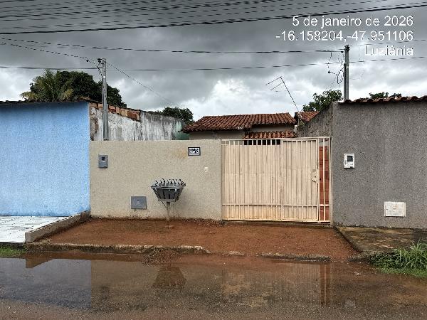 Vende-se em Luziania-GO  Casa, 57.56 de área total, 57.56 de área privativa, 180.00 de área do terreno,  2_qto(s), a.serv, WC, 1_sala(s), cozinha, 1_vaga(s) de garagem.