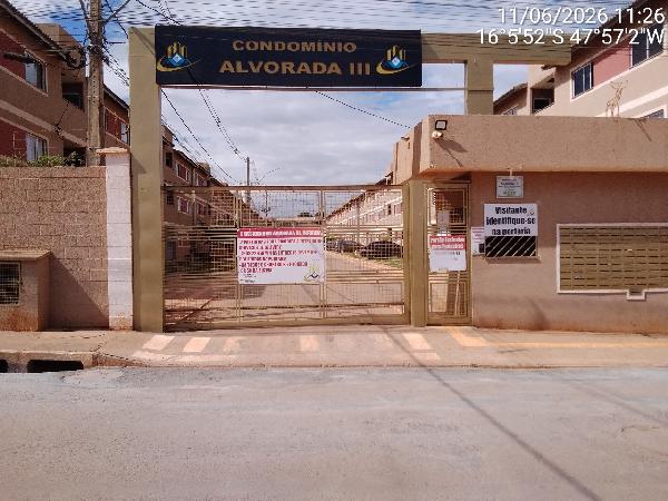 Vende-se em Cidade Ocidental-GO  apto, 81.49 de área total, 44.77 de área privativa,  2_qto(s), a.serv, WC, 1_sala(s), cozinha, 1_vaga(s) de garagem.