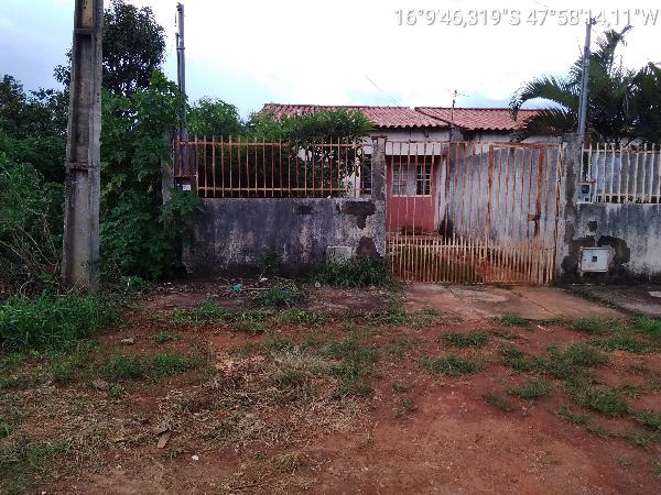 Vende-se em Luziania-GO  Casa, 55.77 de área privativa, 180.00 de área do terreno,  2_qto(s), a.serv, WC, 1_sala(s), cozinha, 1_vaga(s) de garagem.