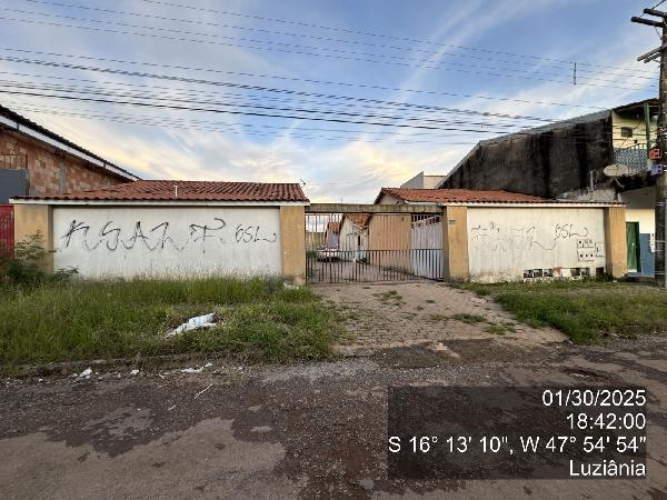 Vende-se em Luziania-GO  Casa, 48.94 de área total, 48.94 de área privativa, 75.00 de área do terreno,  2_qto(s), a.serv, WC, 1_sala(s), cozinha, 1_vaga(s) de garagem.