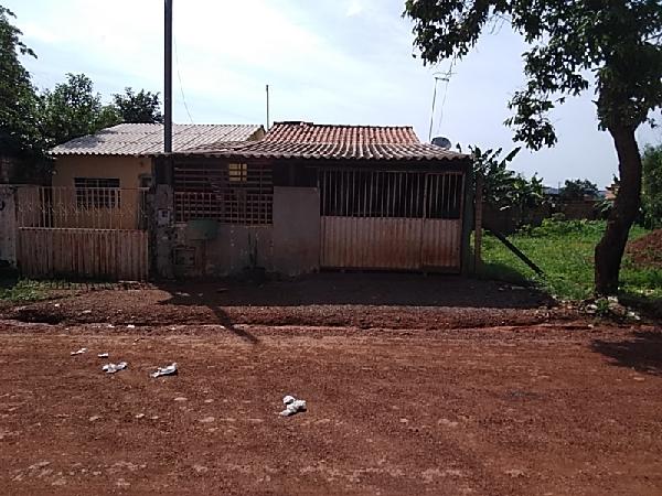 Vende-se em Luziania-GO  Casa, 62.76 de área privativa, 180.00 de área do terreno,  2_qto(s), a.serv, WC, 1_sala(s), cozinha, 1_vaga(s) de garagem.