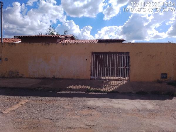 Vende-se em Luziania-GO  Casa, 69.96 de área total, 69.96 de área privativa, 185.78 de área do terreno,  2_qto(s), a.serv, WC, 1_sala(s), cozinha, 1_vaga(s) de garagem.