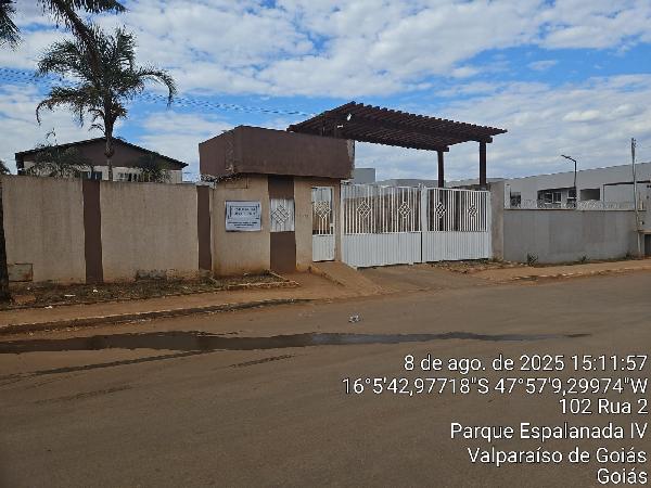 Vende-se em Cidade Ocidental-GO  apto, 106.06 de área total, 49.84 de área privativa,  2_qto(s), a.serv, WC, 1_sala(s), cozinha, 1_vaga(s) de garagem.
