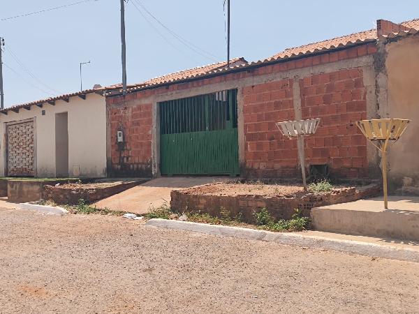 Vende-se em Cocalzinho De Goias-GO  Casa, 47.50 de área total, 47.50 de área privativa, 180.00 de área do terreno,  2_qto(s), WC, 1_sala(s), cozinha.