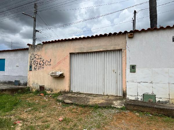 Vende-se em Luziania-GO  Casa, 54.61 de área total, 54.61 de área privativa, 180.00 de área do terreno,  2_qto(s), varanda, a.serv, WC, 1_sala(s), cozinha, 1_vaga(s) de garagem.