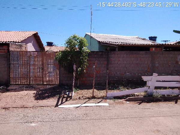 Vende-se em Cocalzinho De Goias-GO  Casa, 51.12 de área total, 47.50 de área privativa, 184.47 de área do terreno,  2_qto(s), WC, 1_sala(s), cozinha, 1_vaga(s) de garagem.