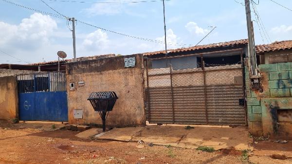 Vende-se em Luziania-GO  Casa, 55.77 de área privativa, 180.00 de área do terreno,  2_qto(s), a.serv, WC, 1_sala(s), sacada, cozinha, 1_vaga(s) de garagem.