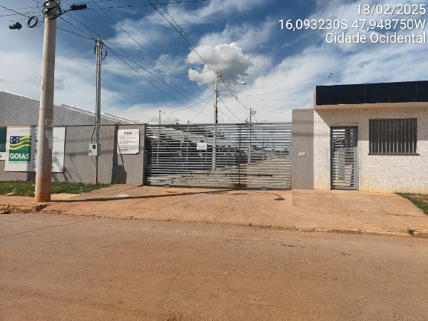 Vende-se em Cidade Ocidental-GO  Casa, 153.62 de área total, 69.30 de área privativa, 153.62 de área do terreno,  2_qto(s), a.serv, WC, 1_sala(s), 1 lavabo(s), cozinha, 1_vaga(s) de garagem.
