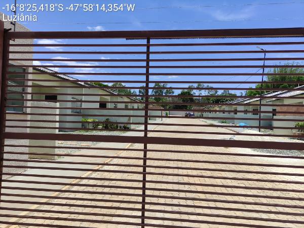 Vende-se em Luziania-GO  Casa, 60.46 de área privativa, 150.09 de área do terreno,  2_qto(s), varanda, a.serv, WC, 1_sala(s), cozinha, 1_vaga(s) de garagem.