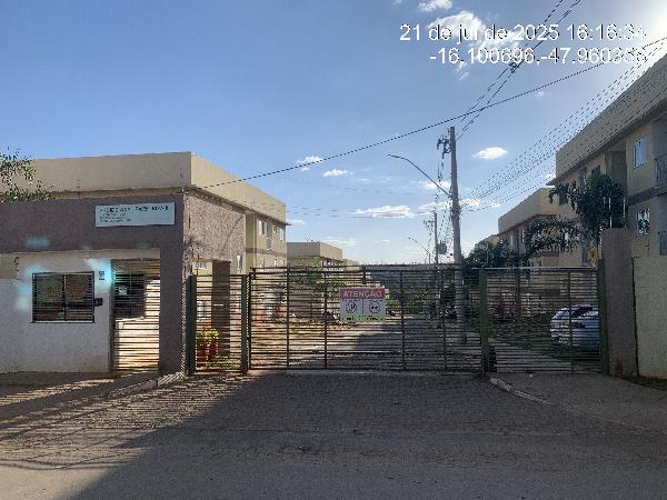 Vende-se em Cidade Ocidental-GO  apto, 93.67 de área total, 53.86 de área privativa,  2_qto(s), WC, 1_sala(s), cozinha, 1_vaga(s) de garagem.