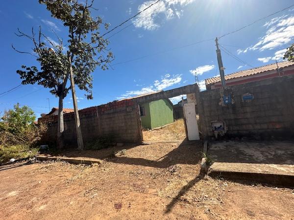 Vende-se em Cocalzinho De Goias-GO  Casa, 47.50 de área total, 47.50 de área privativa, 186.87 de área do terreno,  2_qto(s), WC, 1_sala(s), cozinha.