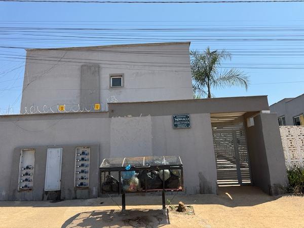 Vende-se em Cidade Ocidental-GO  apto, 88.93 de área total, 48.92 de área privativa,  2_qto(s), a.serv, WC, 1_sala(s), cozinha, 1_vaga(s) de garagem.