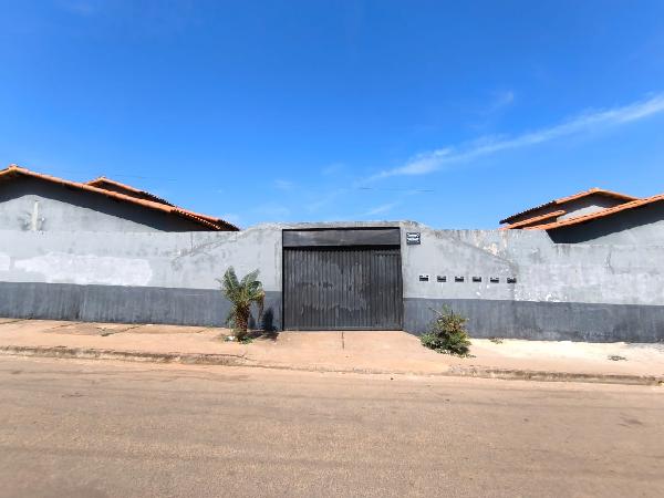 Vende-se em Planaltina-GO  Casa, 68.95 de área total, 96.60 de área privativa, 165.55 de área do terreno,  3_qto(s), WC, 1_sala(s), cozinha.