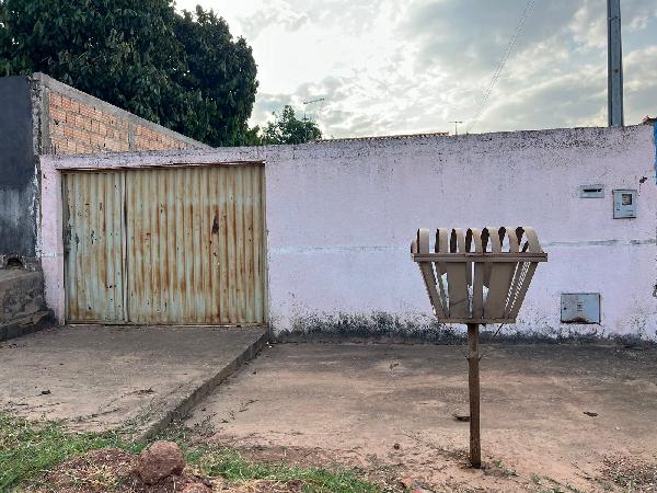 Vende-se em Santo Antonio Do Descoberto-GO  Casa, 66.60 de área privativa, 225.00 de área do terreno,  2_qto(s), a.serv, WC, 1_sala(s), cozinha, 1_vaga(s) de garagem.