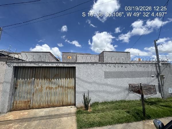 Vende-se em Trindade-GO  Casa, 86.87 de área total, 86.87 de área privativa, 141.68 de área do terreno,  2_qto(s), varanda, a.serv, WC, 1_sala(s), cozinha, 1_vaga(s) de garagem.