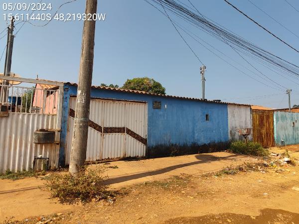 Vende-se em Padre Bernardo-GO  Casa, 69.70 de área privativa, 250.00 de área do terreno,  2_qto(s), a.serv, WC, 1_sala(s), cozinha.