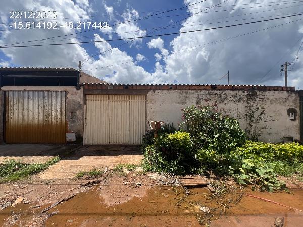 Vende-se em Padre Bernardo-GO  Casa, 69.70 de área total, 69.70 de área privativa, 250.00 de área do terreno,  2_qto(s), a.serv, WC, 1_sala(s), cozinha.