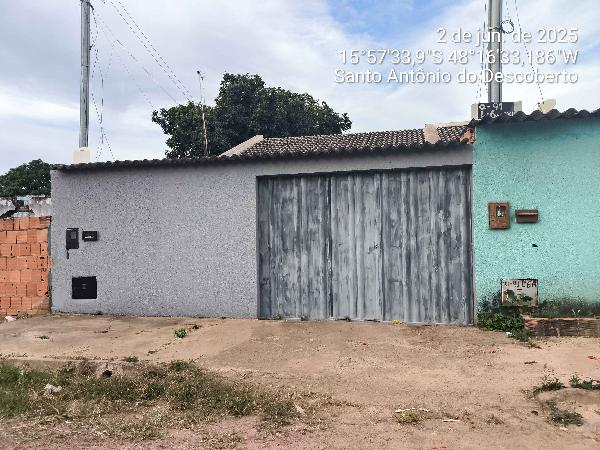 Vende-se em Santo Antonio Do Descoberto-GO  Casa, 67.95 de área total, 67.95 de área privativa, 180.00 de área do terreno,  2_qto(s), a.serv, WC, 1_sala(s), cozinha.