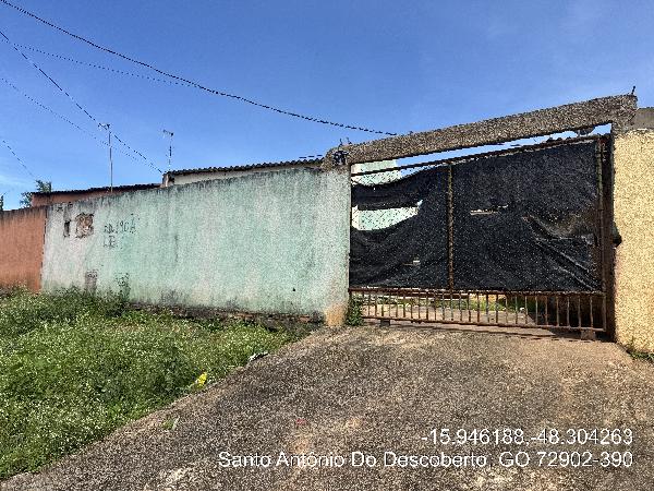 Vende-se em Santo Antonio Do Descoberto-GO  Casa, 61.90 de área privativa, 201.18 de área do terreno,  2_qto(s), varanda, a.serv, WC, 1_sala(s), cozinha, 1_vaga(s) de garagem.