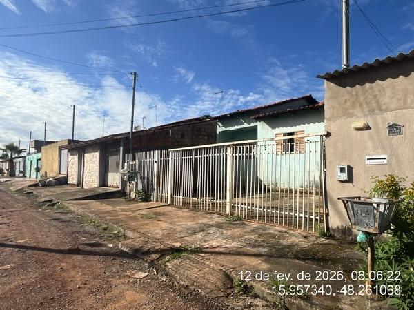 Vende-se em Santo Antonio Do Descoberto-GO  Casa, 51.65 de área total, 51.65 de área privativa, 250.00 de área do terreno,  2_qto(s), varanda, a.serv, WC, 1_sala(s), cozinha.