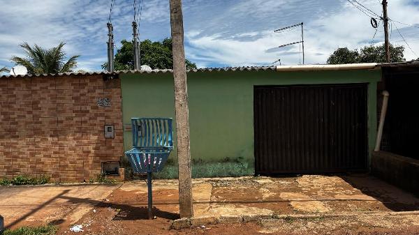 Vende-se em Santo Antonio Do Descoberto-GO  Casa, 62.00 de área privativa, 180.00 de área do terreno,  2_qto(s), a.serv, WC, 1_sala(s), cozinha, 1_vaga(s) de garagem.