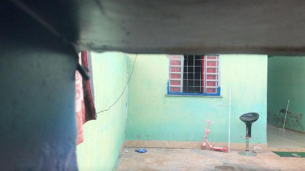 Vende-se em Santo Antonio Do Descoberto-GO  Casa, 63.22 de área total, 63.22 de área privativa, 180.00 de área do terreno,  2_qto(s), varanda, a.serv, WC, 1_sala(s), cozinha.